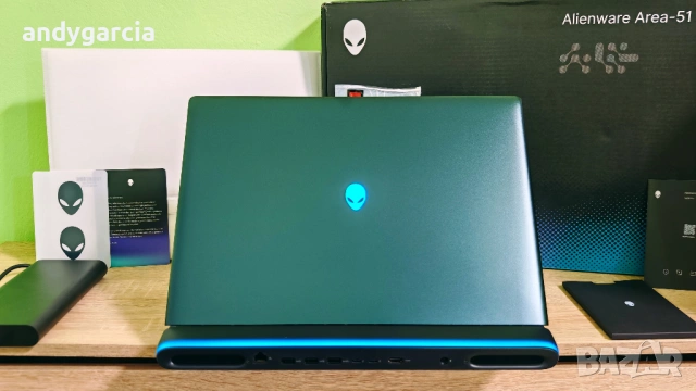 Dell Alienware 18/NVidia RTX 5070 8GB/Core Ultra 7 255HX/16GB RAM/1TB/18 Quad HD 144hz 100% DCI-P3, снимка 2 - Лаптопи за игри - 54651274