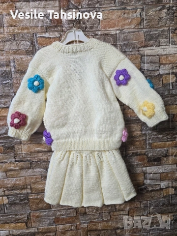 Детски плетен комплект – жилетка с цветя и пола *, снимка 2 - Детски комплекти - 53973636