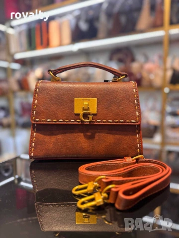 Guess Нова Кожена Дамска Чанта Различни Цветове , снимка 2 - Чанти - 55288953