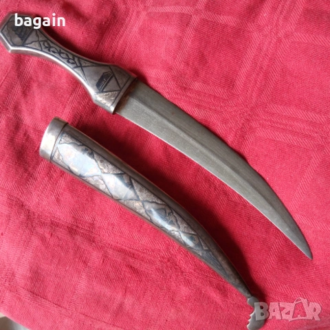 Сребърен ханджар, кама, ятаган.