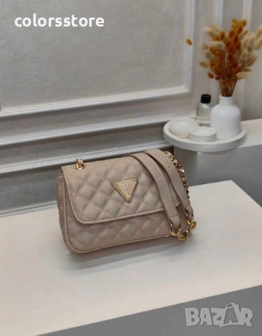 Бежова чанта Guess - IM1616