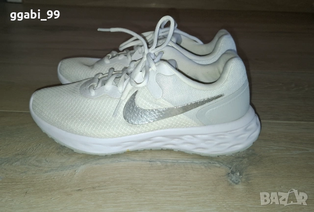 Леки дамски маратонки Nike 