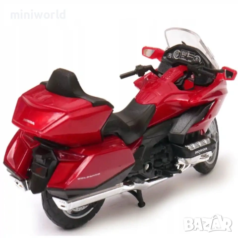Honda Gold Wing мотор - мащаб 1:18 на Welly моделът е нов в кутия, снимка 3 - Колекции - 54747321
