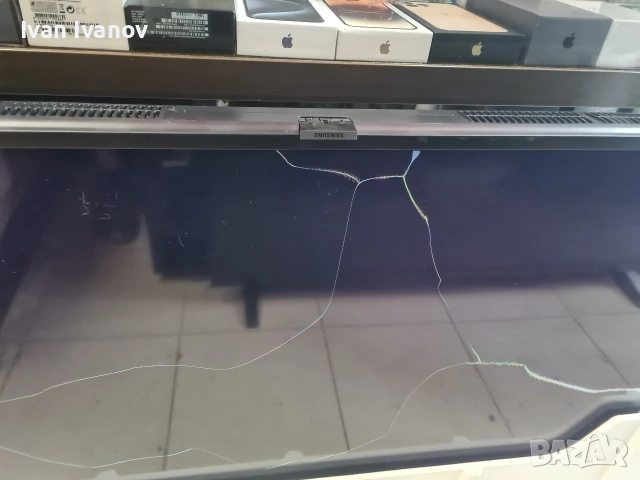 Samsung UE43RU7172U работещ, за части, счупен екран. , снимка 2 - Телевизори - 55136745