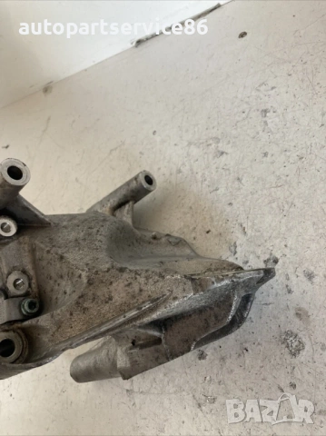 Конзола за монтаж дясна за Volkswagen Touareg 2.5 Tdi (2005) 070199308A, снимка 2 - Части - 54181077