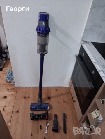 Отлична Dyson V10 безжична прахосмукачка с нова батерия и аксесоари