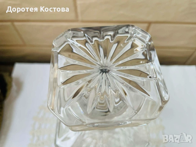 Красив нов кристален декантер от Италия, снимка 4 - Антикварни и старинни предмети - 54324637