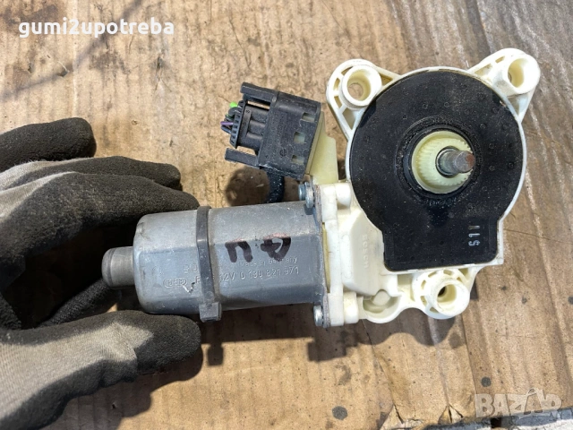 Моторче Стъклоповдигач Предна Дясно A2118203042 Mercedes E class W211 V6 4matic Tmodel OM642