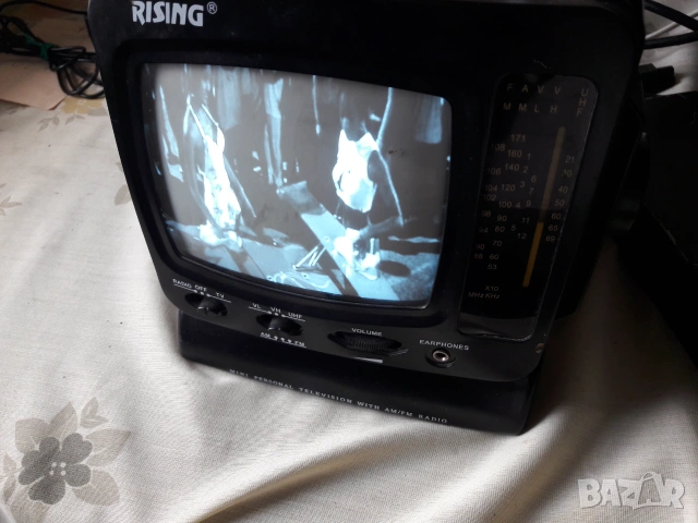 ПОРТАТИВЕН ЧЕРНОБЯЛ ТЕЛЕВИЗОР RISING TV 328, снимка 6 - Телевизори - 50584863