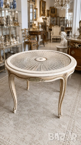  Елегантна винтидж маса в стил Louis XV