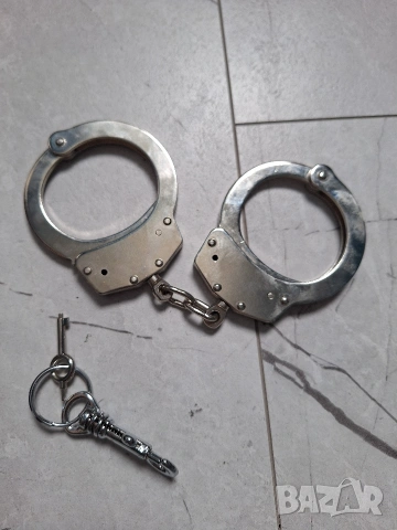 Продавам белезници , снимка 2 - Екипировка - 55249719