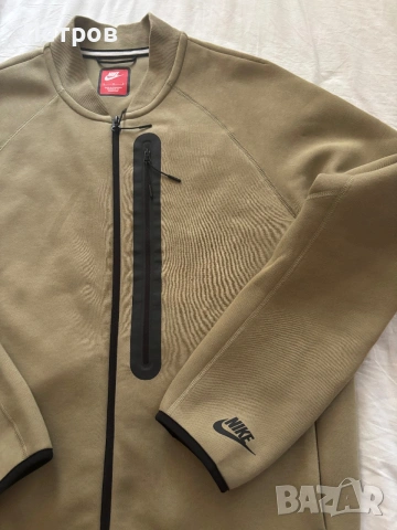 Яке Nike -M, снимка 3 - Спортни дрехи, екипи - 55005917