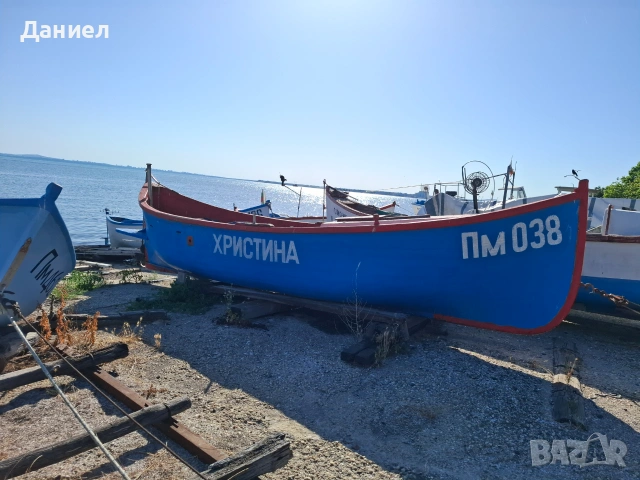 Моторна рибарска лодка