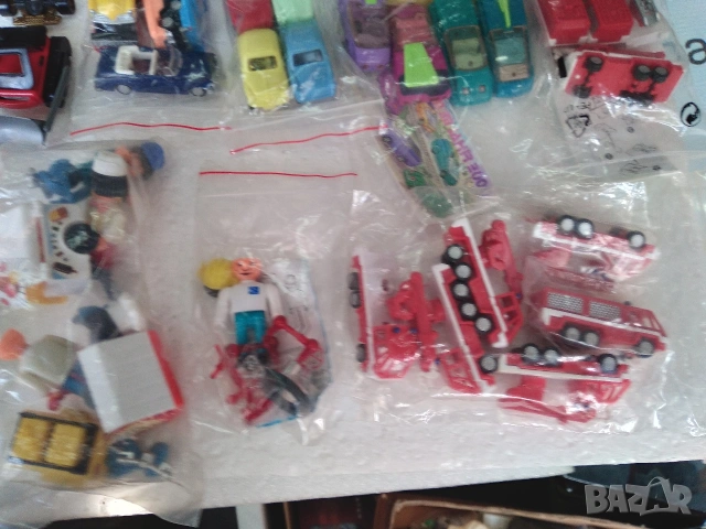 Играчки от Kinder Surprise Лот6 130 броя камиони, автомобили, снимка 7 - Колекции - 55066832