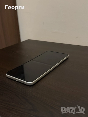 Samsung Galaxy Z Flip3 5G 256GB, снимка 4 - Samsung - 55496220
