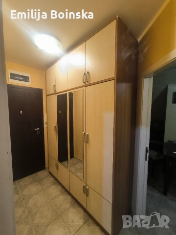Голям гардероб с огледала – 240 см височина / 180 см ширина, снимка 5 - Шкафове - 53955525
