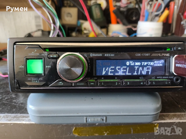 Alpine CDE-173BT авто радио с Bluetooth Plus - CD плейър и USB 