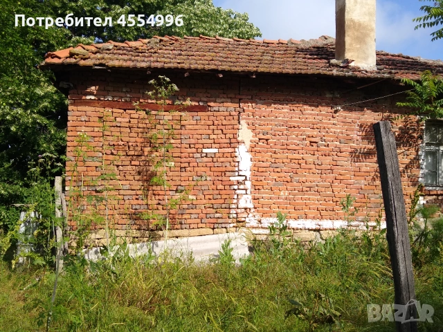 Продавам УПИ от 2420 кв м., ведно със стара едноетажна къща в с.Светлина, общ. Средец, Бургаска обл.