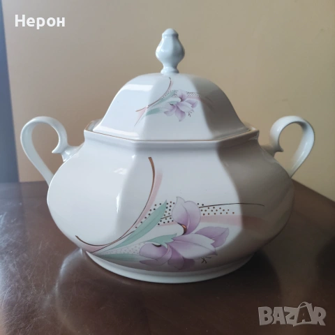 Порцеланов супник
