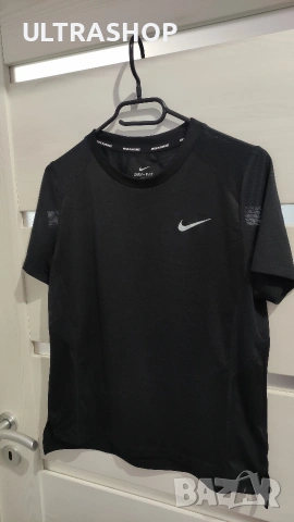 Nike M size ДАМСКА спортна фланелка