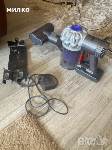 Акумулаторна прахосмукачка DYSON V6