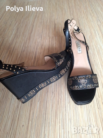 Дамски платформи Guess Noldo с капси, снимка 2 - Сандали - 55207362