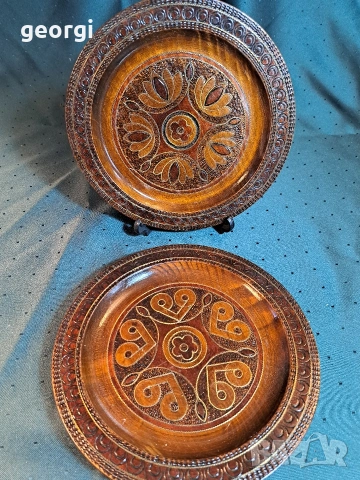 две дървени пана инкрустирани с месингови вложки 35/1