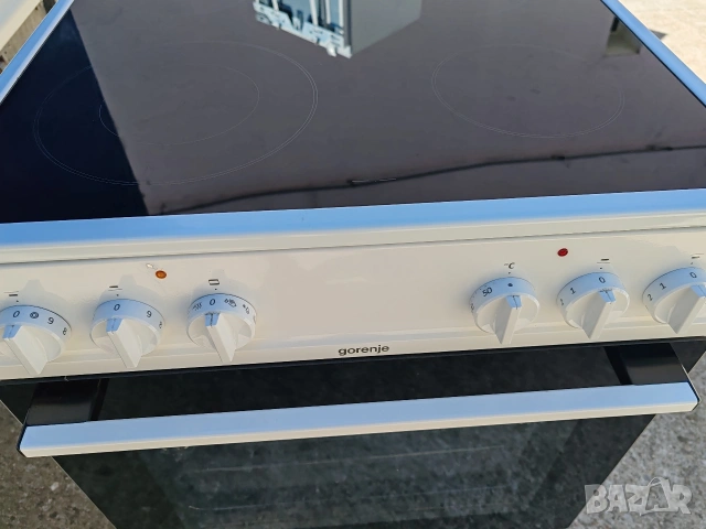 Като нова свободно стояща печка с керамичен плот Gorenje с 2 години гаранция! , снимка 3 - Печки, фурни - 55289573