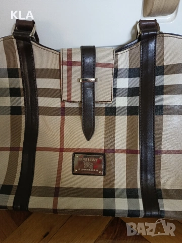 Оригинална чанта Burberry , снимка 5 - Чанти - 54943042