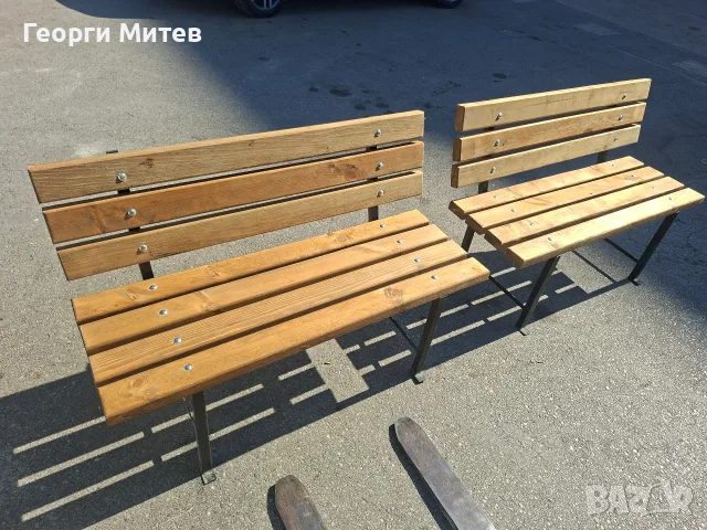 пейки със метални крачета