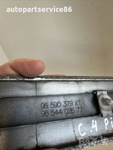 Задна лява декоративна лайсна сребриста за Citroen C4 Grand Picasso (2009) 9654402677, снимка 2 - Части - 54554512