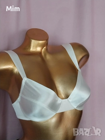 Triumph 80 A Сатенен бял сутиен , снимка 2 - Бельо - 54211077