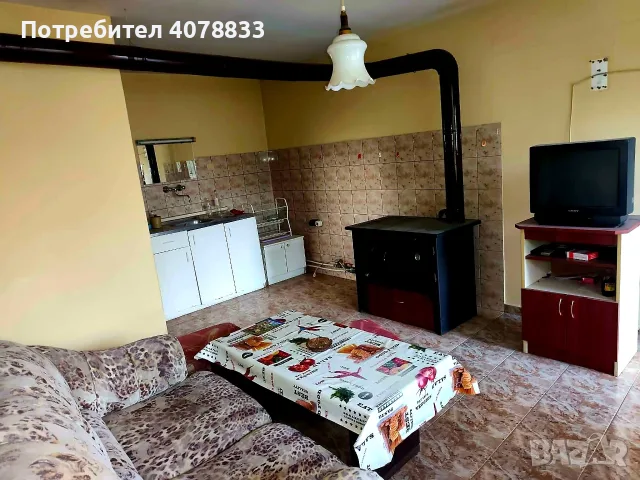 Просторна светла къща с двор в с. Щръклево , снимка 11 - Къщи - 55590030