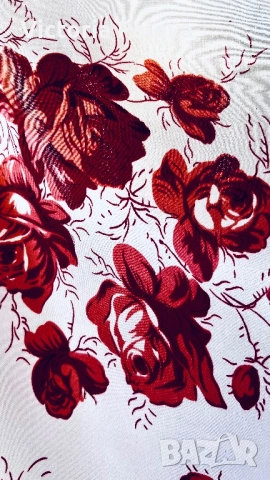     Копринен шал Silk Mark Japan – винени рози на бял фон, снимка 2 - Шалове - 54810602
