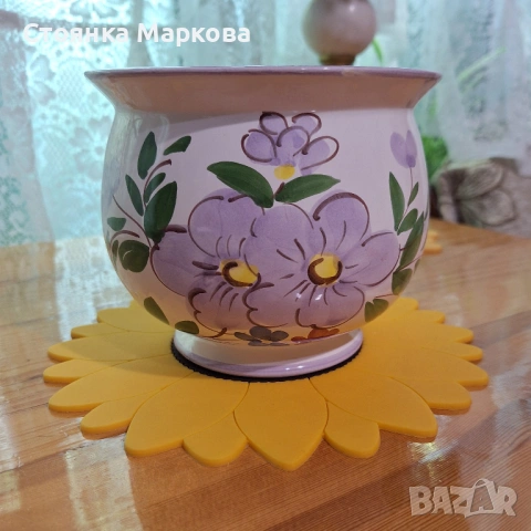 Красива кашпа с рисувани цветя