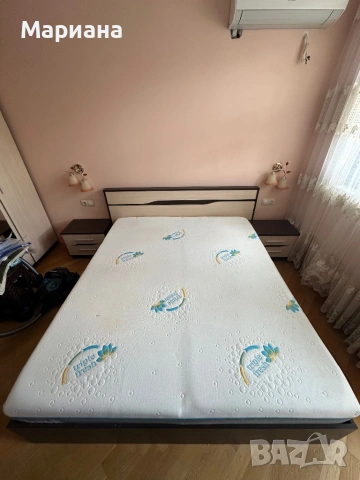Продавам спалня с нощни шкафчета