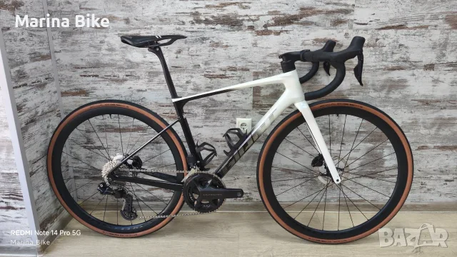 Карбонов шосеен велосипед Giant Defy Pro 1 105/Ultegra Di2 Aeolus Pro 37 Tubeless | S