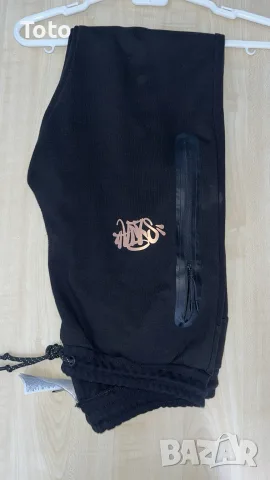 Оригинално долнище Nike Tech Fleece "Life of Syn"