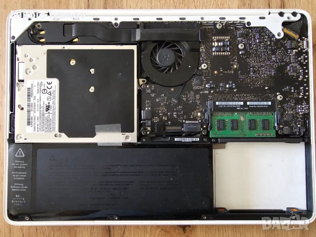MacBook White Unibody 13" (Late 2009 / A1342) за части + оригинално зарядно MagSafe, снимка 7 - Части за лаптопи - 54669353