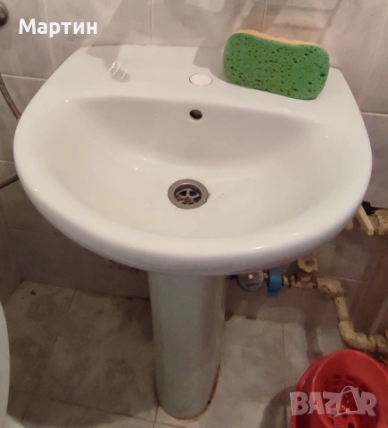 Умивалник с конзола 