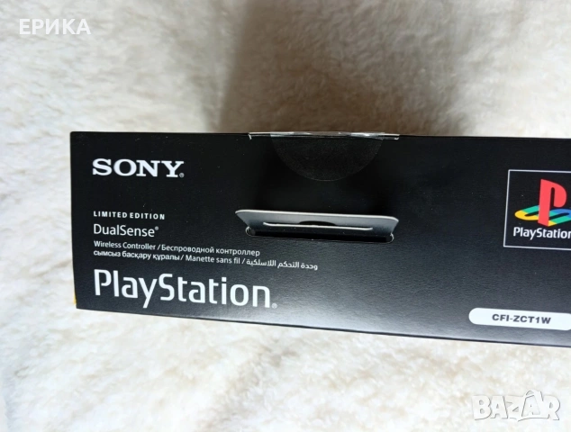 PlayStation 5 30th Anniversary Limited Edition Bundle + 2 броя лимитирани контролери и зарядна станц, снимка 11 - PlayStation конзоли - 55187372