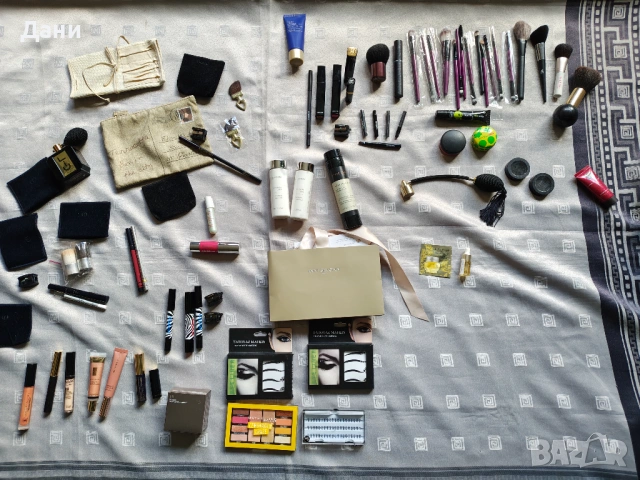 Маркова козметика, грим и колекционерски аксесоари (Chanel, Dior, Guerlain, YSL, Sisley)