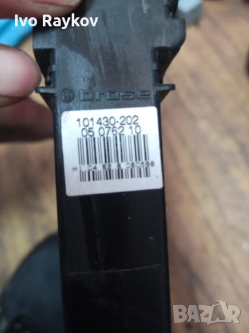 Мотор стъклоповдигач, преден ляв, VW Passat IV , 0130821695, снимка 6 - Части - 54003600