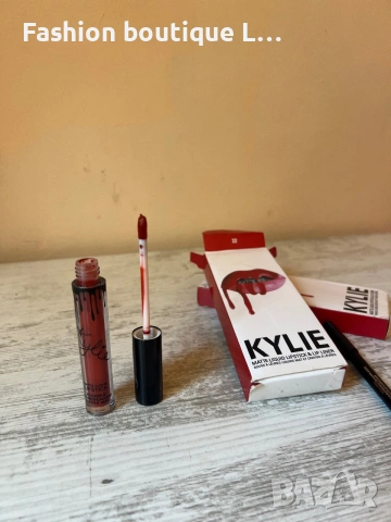 Комплект червило и молив на KYLIE Cosmetics цвят 22 с аромат на шоколад в кутия на марката 🖤❤️