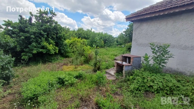 Продавам двор 1600 кв.м със стара къща, близо до Хуманитарна гимназия, гр Добрич, снимка 9 - Къщи - 54928999