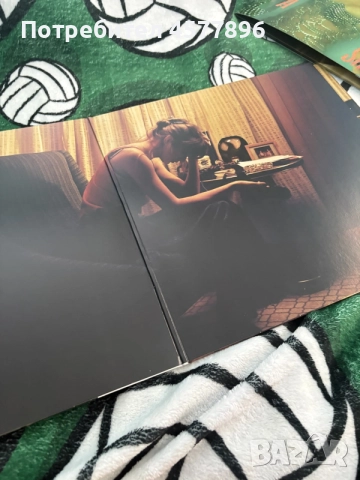 Taylor Swift Midnights jade green vinyl и The life of a showgirl vinyl. , снимка 9 - Грамофонни плочи - 55174567