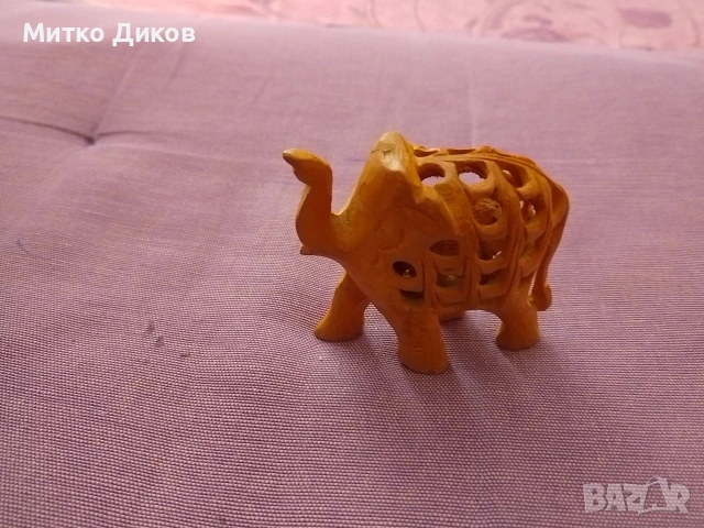 Малко дървено слонче финна изработка чаено дърво- вътре има и друго малко слонче