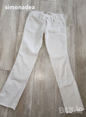 Дамски дънки Gap размер S/M, снимка 2 - Дънки - 54242069