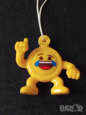 Emoji оригинална фигурка за закачане