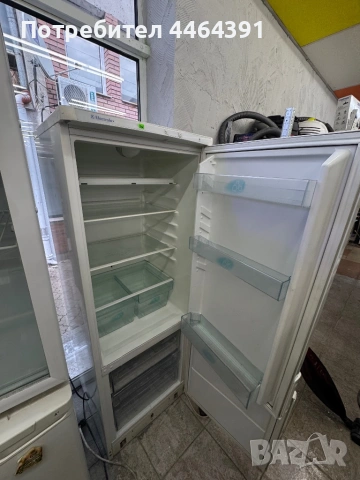 Хладилник с фризер ELECTROLUX, снимка 2 - Хладилници - 54803507